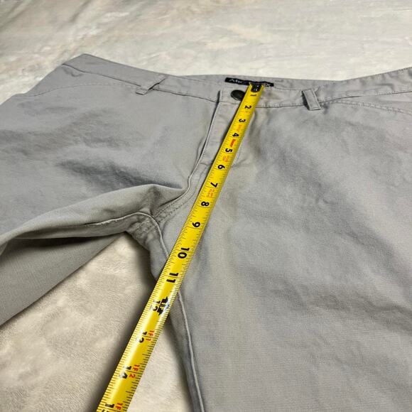 Arc'teryx Tech Chino Shorts Women's 10 Gray Athleisure Gorpcore Camp Hike Field - Picture 8 of 9